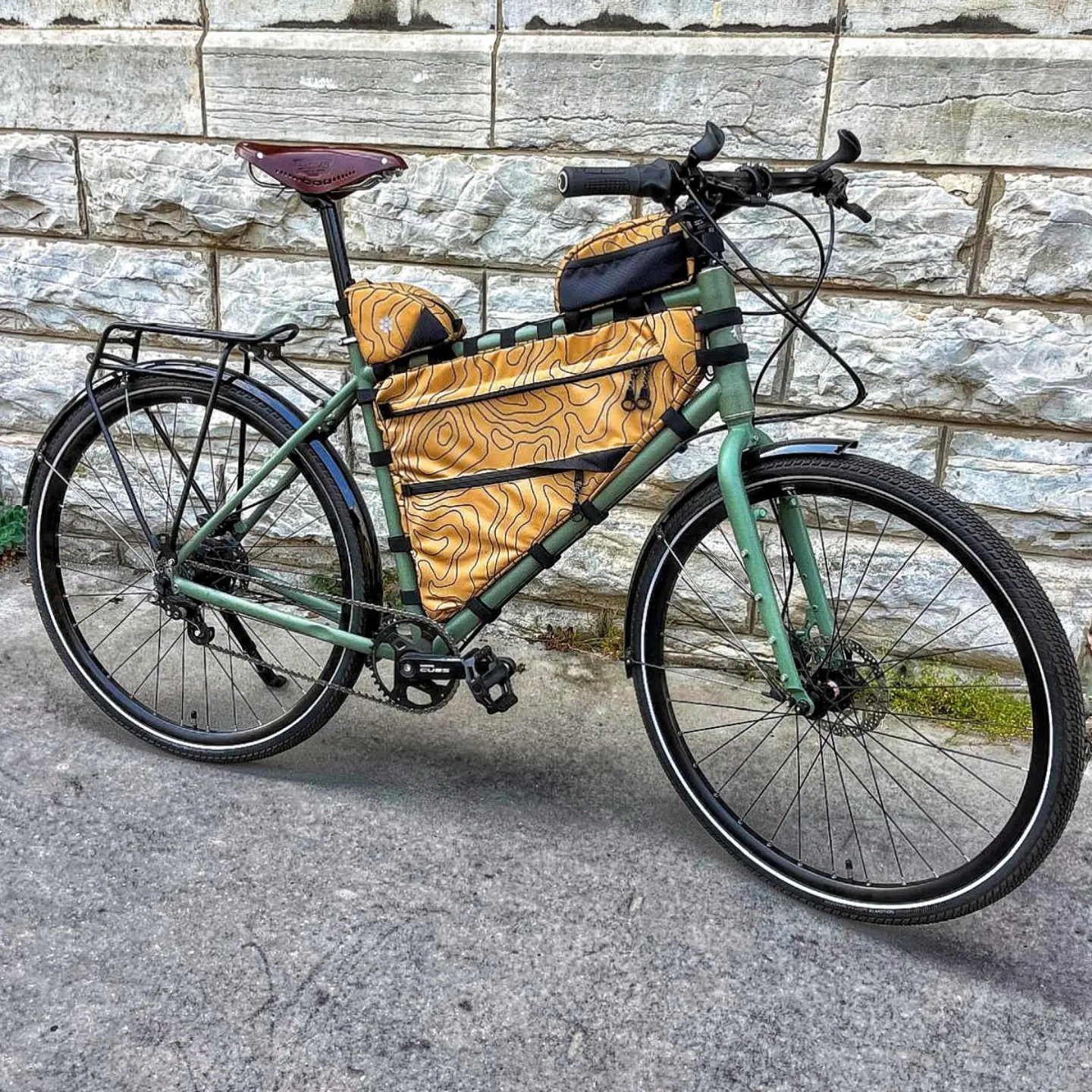 One bike. One perfectly matched bag system. 🌈🚴
@lesenokbags
Why choose one bag when your bike can carry everything in s
